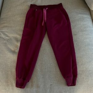 S petite Figs set worn twice. Catarina top petite Zamora jogger.